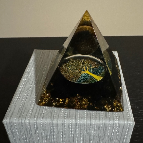 Resin Pyramid Tree of Life Tiger’s Eye Obsidian and Gold flecks - Picture 3 of 5